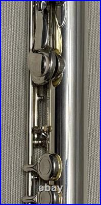 Armstrong 303 Flute Open Hole Sterling Silver Head Thin Joint, B Foot With Case VF Armstrong 303 Flute Open Hole Sterling Silver Head Thin Joint, B Foot With Case VF