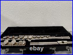 Very Lightly Used Giardinelli Beginner Flute With Case and Cleaning Rod