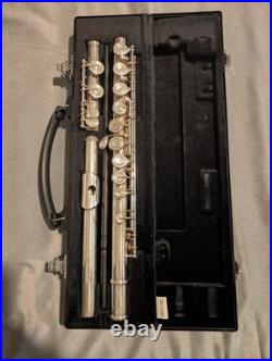 Yamaha YFL 222 Open Hole Flute with Hard Case (SEE DESCRIPTION) Yamaha YFL 222 Open Hole Flute with Hard Case (SEE DESCRIPTION)