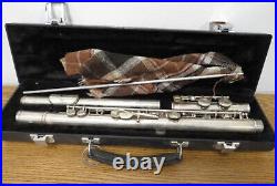 Yamaha YFL-245 Flute in Case